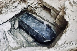 ELLITORAL_217018 |  Captura digital Infobae / AFP El sarcófago tiene casi dos metros de alto y tres de largo.