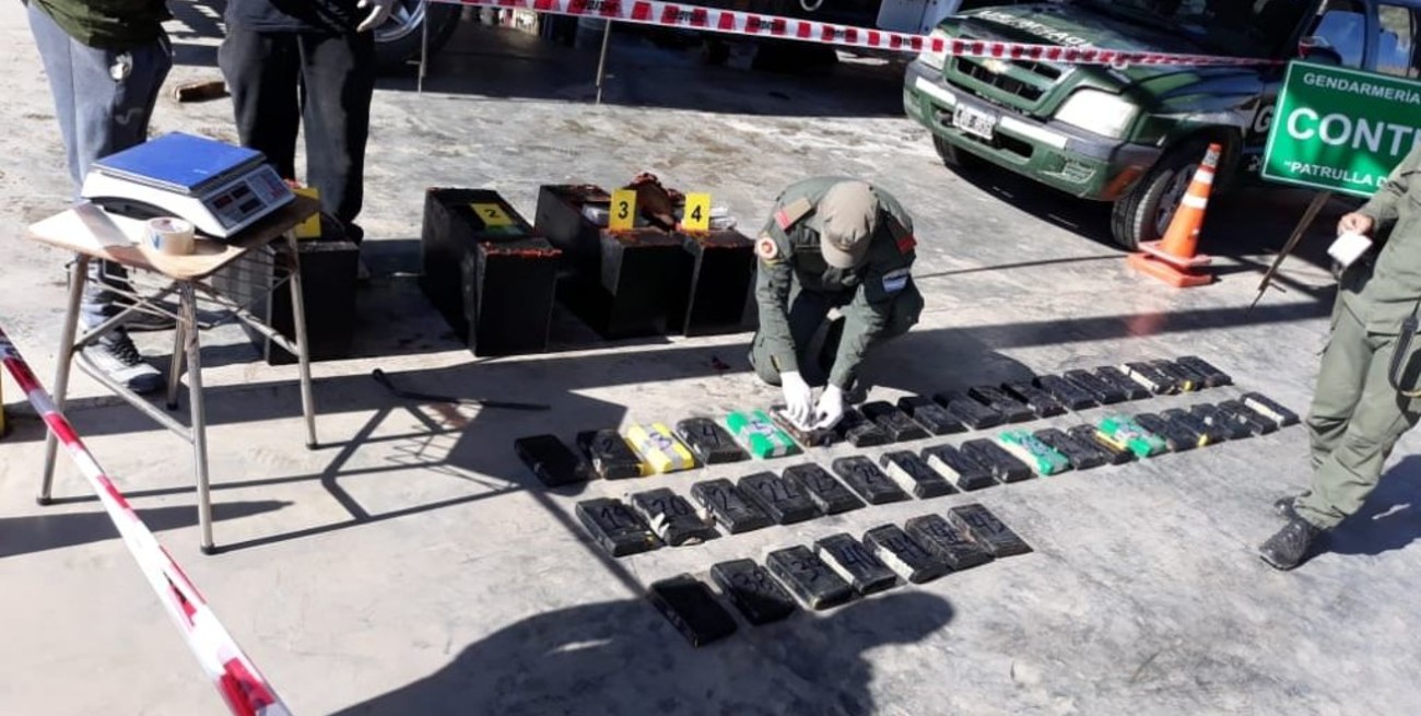 Secuestran en Chaco 265 kilos de cocaína ocultos en los tanques de combustible de un camión