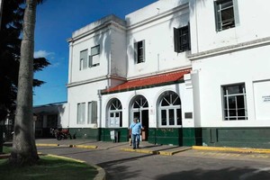 ELLITORAL_318740 |  Gentileza Los tres baleados (uno murió) fueron trasladados al hospital Roque Sáenz Peña de Rosario
