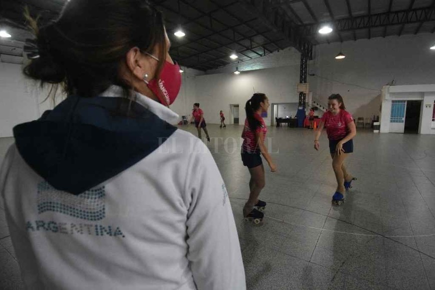 ELLITORAL_334647 |  Manuel Fabatía Trabajo intenso. Con nuevos reglamentos y atento al próximo Mundial de Paraguay, Vanguardia se exige cada día más.