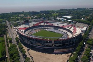 ELLITORAL_357400 |  Gentileza Todo listo. River ya tiene al Monumental en condiciones para jugar mañana ante Rosario Central, con el mejor campo de juego del país y sin su clásica pista de atletismo.