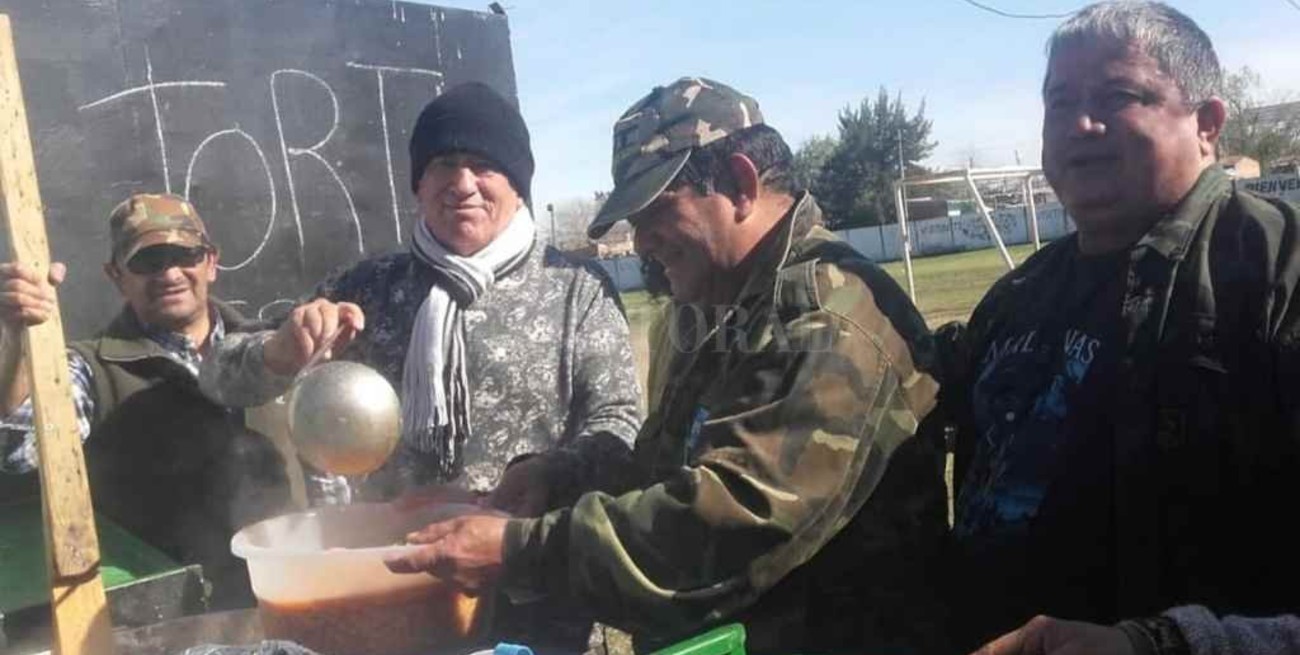 Veteranos cocinaron un guiso "solidario" para los vecinos