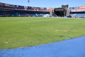 Ignacio Espinosa El Litoral en la Olla Las ventajas de estar un mes antes en el lugar del evento deportivo del año para Santa Fe. Los enviados especiales de El Litoral recorrieron cada lugar del estadio e incluso observaron ese famoso  codo  que le asignaron a los ecuatorianos para el sábado 9 de noviembre.