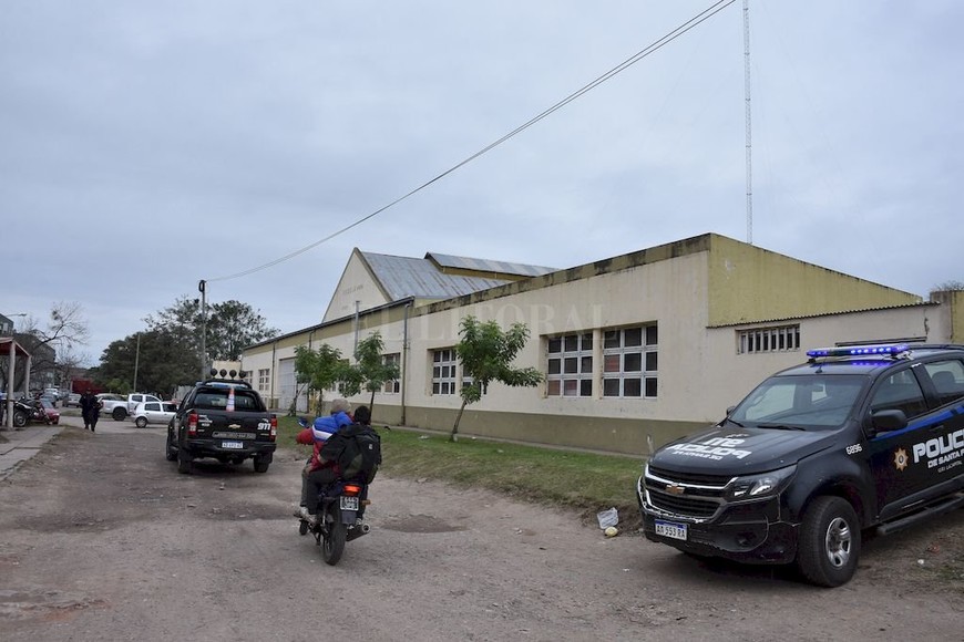 ELLITORAL_252378 |  Luis Cetraro Recorridas. Los móviles policiales patrullaron el Fonavi durante toda la semana, y continuarán en el barrio durante los próximos días.