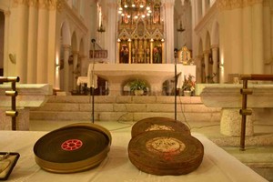 Flavio Raina Divino tesoro. Las seis latas con 1.16 horas de registros de una Santa Fe como nunca se vio, durante la celebración por la Coronación de la Virgen de Guadalupe.