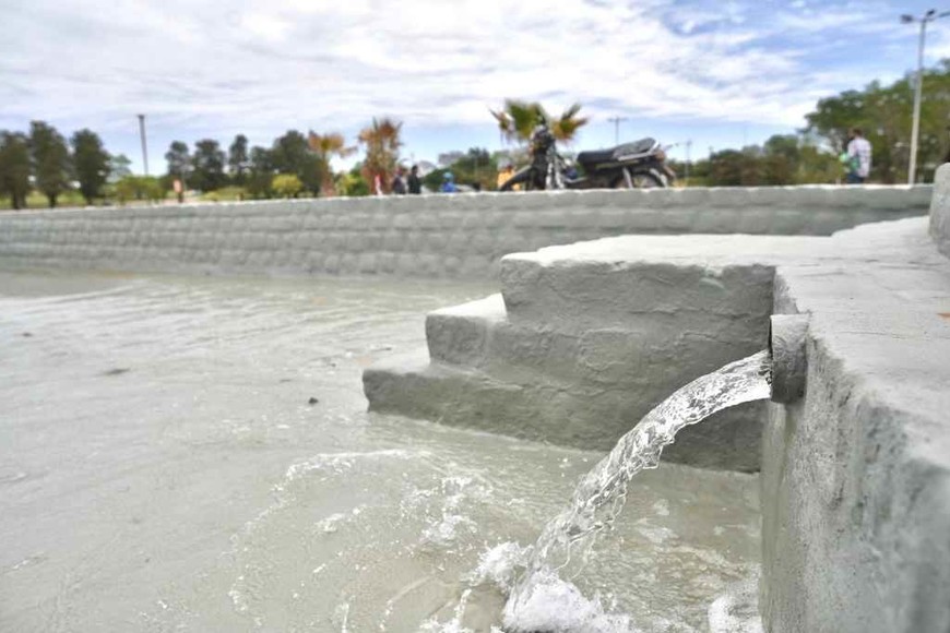 ELLITORAL_335143 |  Gentileza Se realizaron pruebas en el sistema de chorros ubicado en los tres piletones, los cuales se impermeabilizaron por completo.