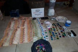 ELLITORAL_318188 |  Gentileza Efectivos de la Brigada Antinarcóticos N° 1 realizaron cuatro allanamientos el 16 de julio, en los que secuestraron casi un kilo de cocaína y 160 gramos de marihuana.