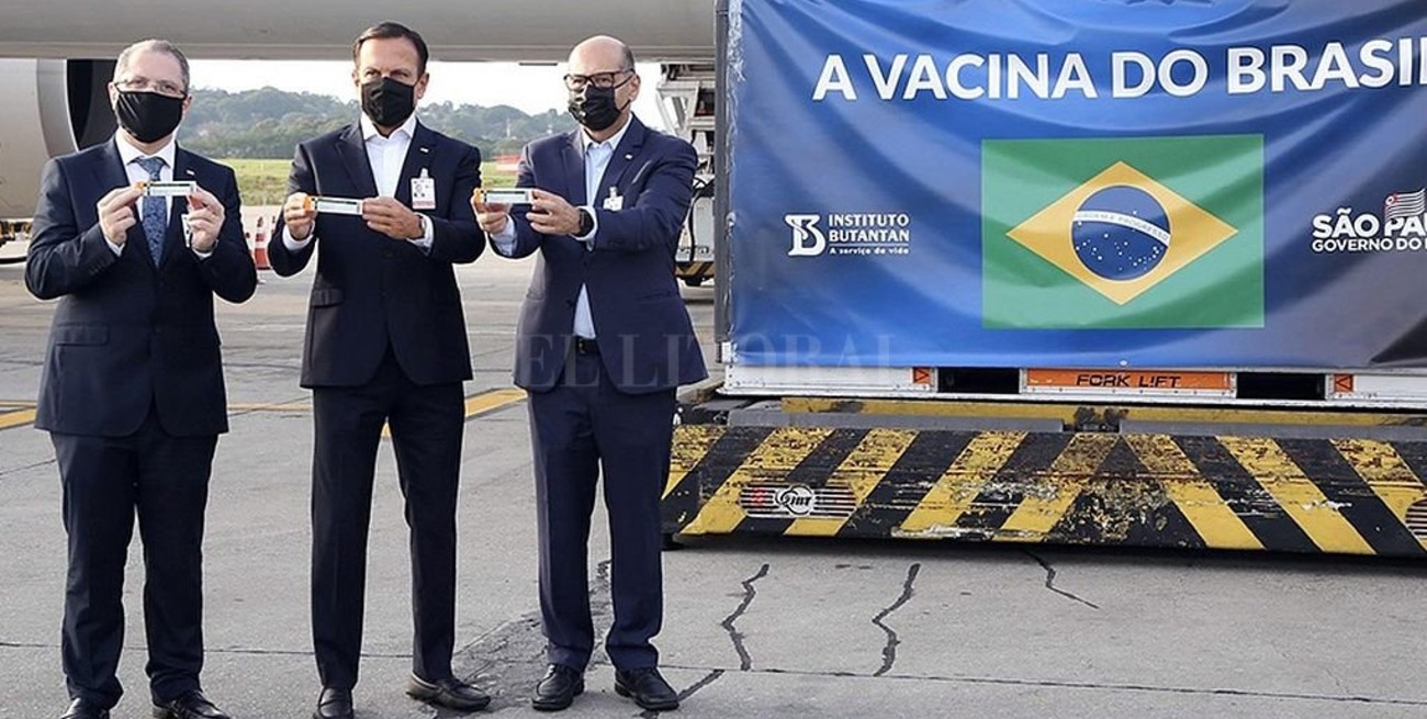 Brasil recibió insumos para fabricar 8,7 millones de dosis más de CoronaVac