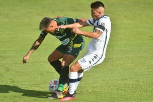 ELLITORAL_366035 |  Télam/Alfredo Luna 28/03/2021; Buenos Aires: Defensa y Justicia y Vélez Sarsfield juegan en el estadio Norberto Tomaghello, en un partido por la séptima fecha de la Copa de la Liga Profesional (LPF).Foto: Alfredo Luna/Télam/CF