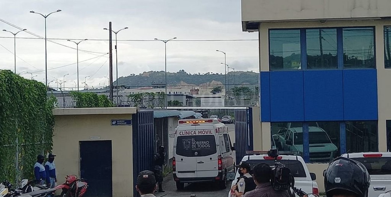 Tres motines simultáneos dejaron al menos 50 muertos en Ecuador