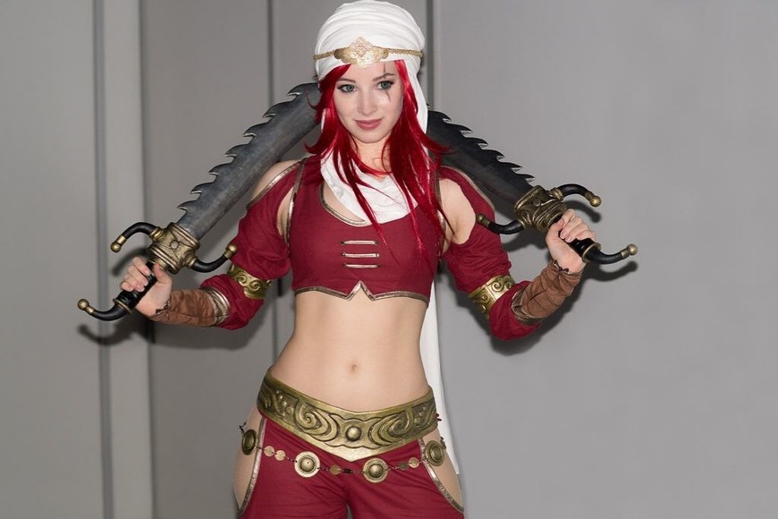 ELLITORAL_273942 |  Internet y Redes Enji Night, cosplayer húngara.