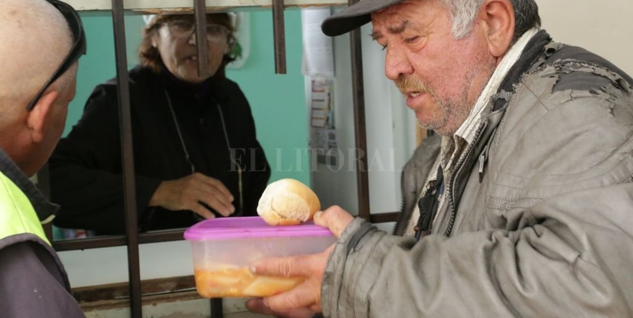 La heladera social de la iglesia Luján entrega más de 150 raciones por día 