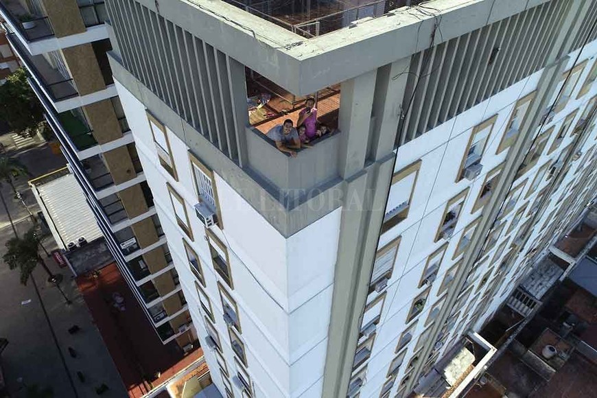 ELLITORAL_318277 | Fernando Nicola. Los días de aislamiento social fueron retratados por los reporteros gráficos y equipos de producción.