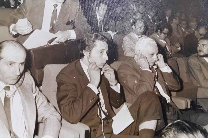 ELLITORAL_339102 |  Gentileza Conrado Aparo Los Aparo, padre e hijo, en un congreso al que concurrieron allá por los tiempos en que se llevó a cabo la pelea con Benvenuti.