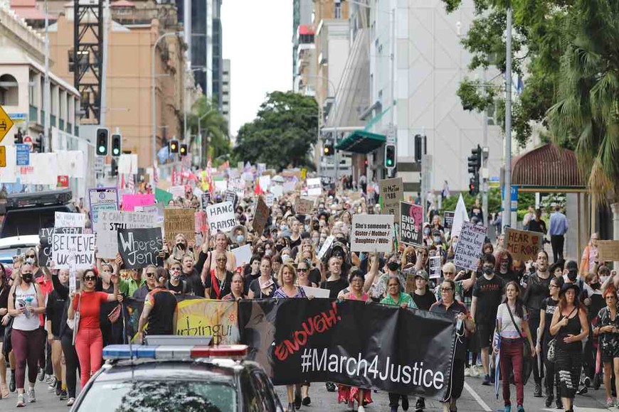 ELLITORAL_365067 |  Twitter Miles y miles de mujeres se han manifestado en más de 40 ciudades de Australia para exigir justicia por los escándalos de abusos sexuales que han estallado en el Parlamento.
