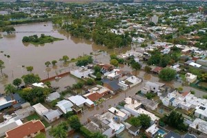 ELLITORAL_368897 |  Twitter El temporal registrado este viernes acumuló en algunas zonas 250 milímetros de agua caída, durante el cual resultaron inundadas diferentes viviendas.