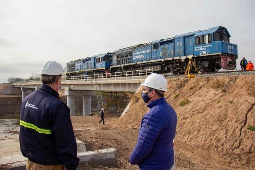 ELLITORAL_315767 |  Mirador Provincial El macrismo desarrolló las obras para que el Belgrano Cargas ingrese al complejo de Timbúes. Hay continuidad y la administración Fernández ya hizo las pruebas del puente sobre el Carcarañá para el ingreso a Timbúes.