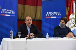 Gentileza Francisco Buchara junto al gobernador Perotti