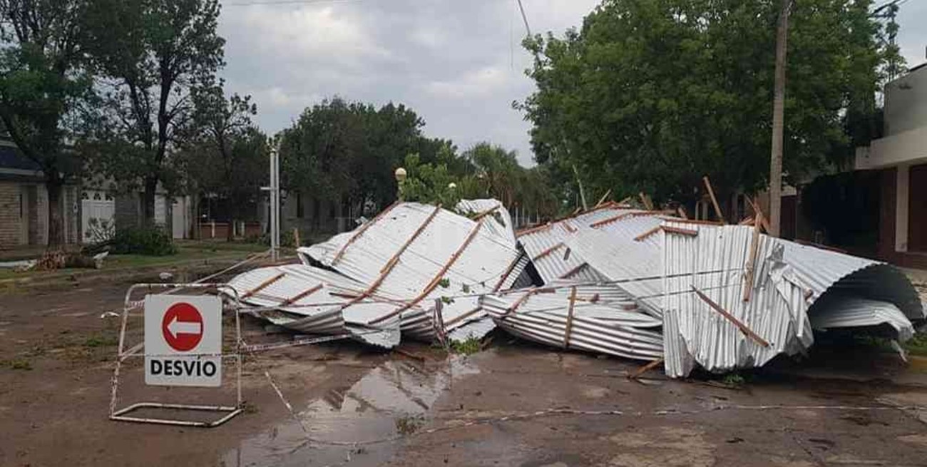 Diez minutos de viento y granizo provocaron cuantiosos destrozos en El Trébol