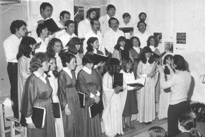 Archivo El Litoral Coro Universitario Independiente en 1980.
