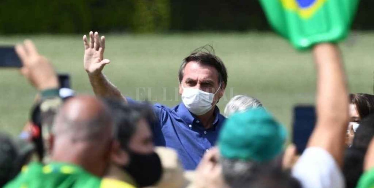 Según Bolsonaro, Brasil está "yendo bien" y es un "ejemplo" contra el coronavirus