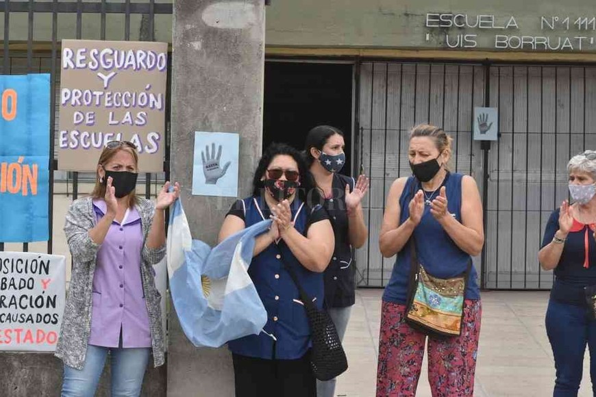 ELLITORAL_338486 |  Guillermo Di Salvatore Obras y mejoras en el barrio también integraron la lista de reclamos frente al edificio escolar de calle Aguado al 2900.