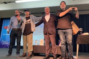 ELLITORAL_262488 |  Gentileza UPCN Entre las diversas actividades culturales organizadas por UPCN, estuvieron el dibujante Miguel Rep y el guionista Pedro Saborido presentando sus recientes obras.