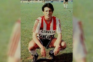 ELLITORAL_302291 |  Archivo El Litoral Condorito  Ramos con la rojiblanca de Unión. Llegó a Santa Fe en la parte final de su carrera pero convirtió una buena cantidad de goles.