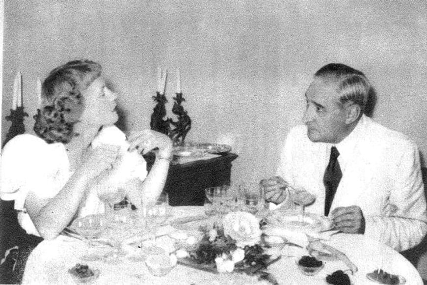 ELLITORAL_263842 |  Captura de pantalla La periodista francesa Christine Garnier junto a António de Oliveira Salazar en 1951