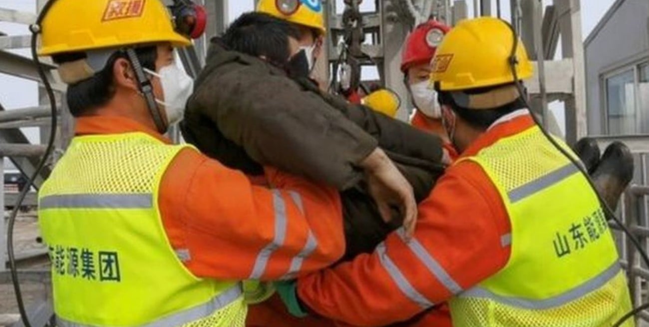 Mineros atrapados en China: 11 fueron rescatados, 10 murieron y buscan al restante