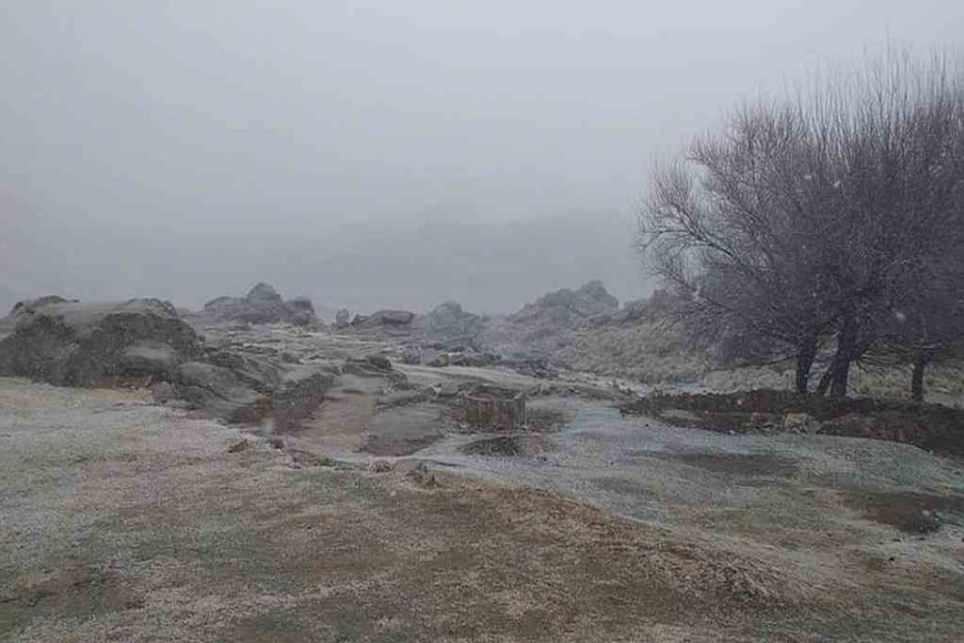 ELLITORAL_310286 |  Gentileza Marina Nobrega La tenue nevada en el Cherro Champaquí.