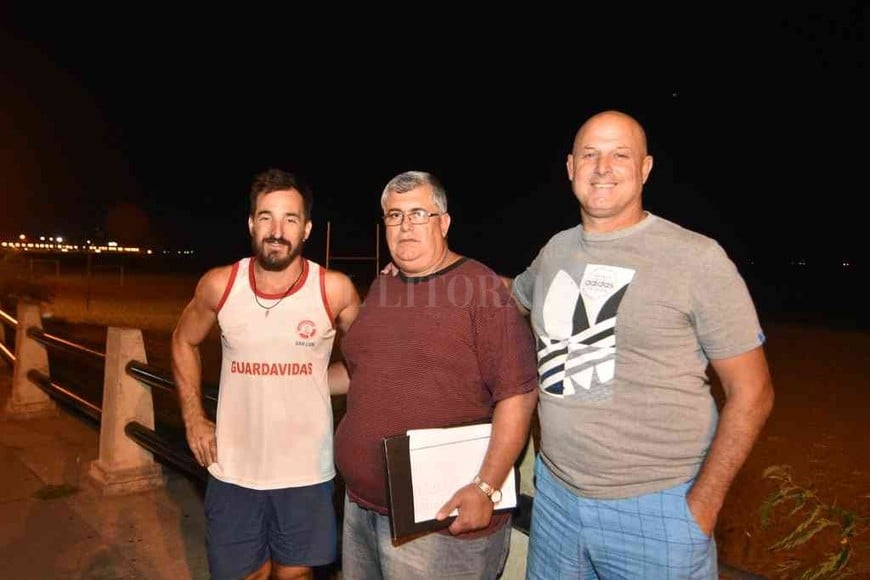 ELLITORAL_355771 |  Manuel Fabatía El Head Coach, Santiago Bagnarol (derecha), junto a Alejandro Bravo Frutos y Víctor Arman, integrantes del Staff.