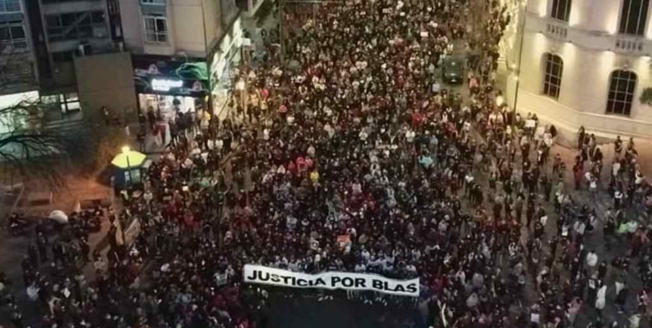 Casi 4.000 personas marcharon en silencio pidiendo justicia por el asesinato de Valentino Blas Correas 