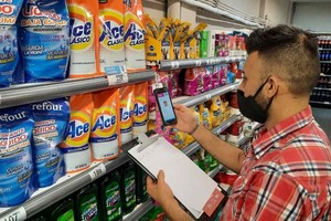 ELLITORAL_356847 |  Gentileza La acción de organizaciones sociales en el control de precios que debería hacer el Estado, ha despertado polémicas.