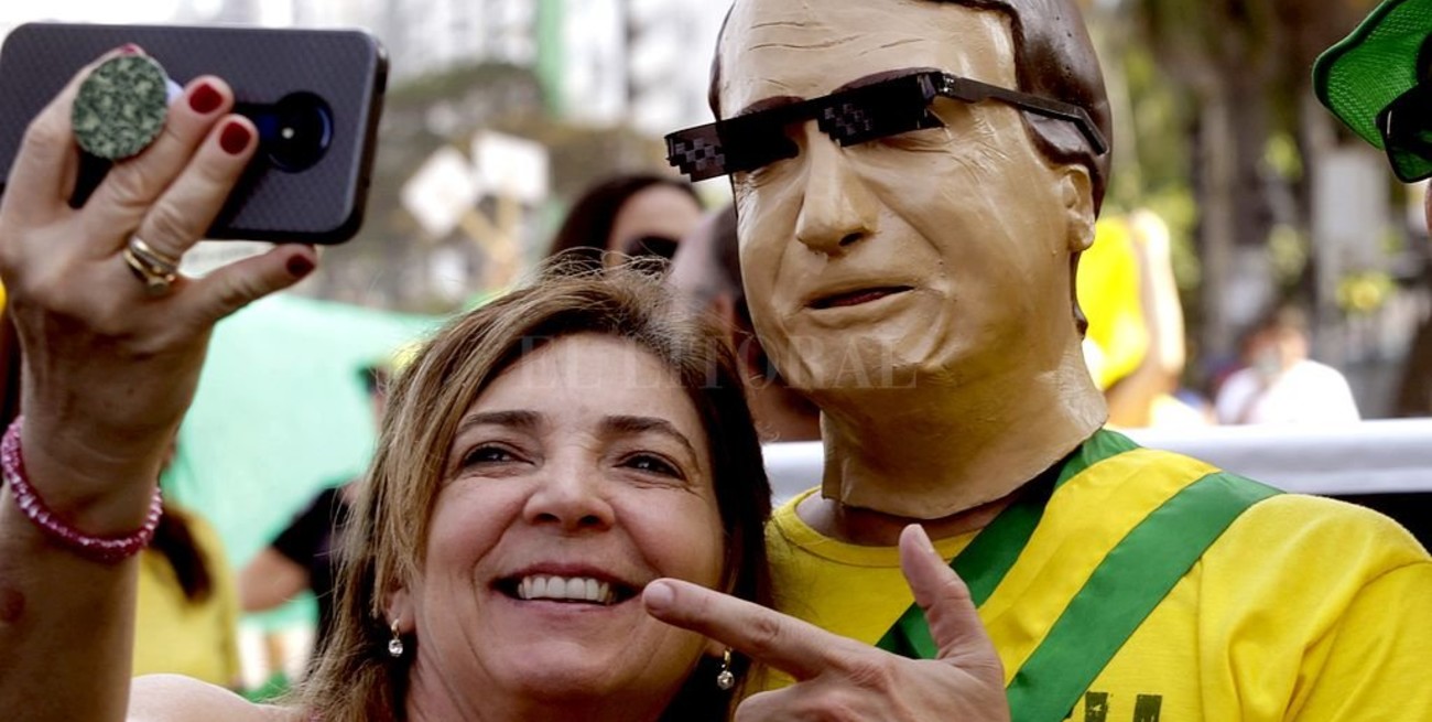 La desaprobación de Bolsonaro creció en seis meses del 28,2 al 53,7%