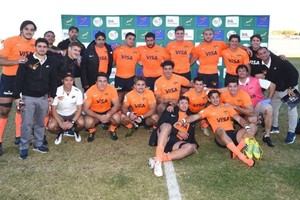 Gentileza Prensa Jaguares Fernández Lobbe con parte del plantel de Jaguares XV que en 2019 ganó la Currie Cup sudafricana de manera invicta.