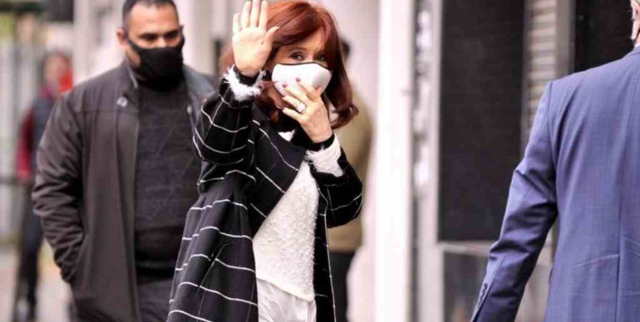 Cristina Kirchner: "Las mentiras mediáticas y causas armadas se derrumban como castillo de naipes"