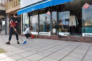 Guillermo Di Salvatore Expectantes. Los comercios de diferentes rubros de Aristóbulo del Valle reabrieron sus puertas.