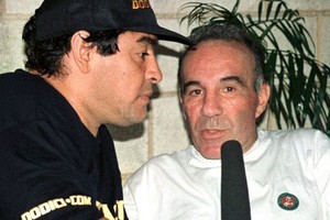 Captura digital Maradona y Alfredo Cahe.