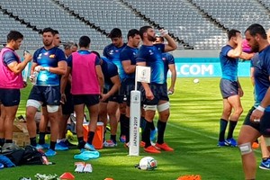 ELLITORAL_263105 |  El Litoral. Captain Run. Un alto en lo que fue el entrenamiento argentino en el Tokyo Stadium.