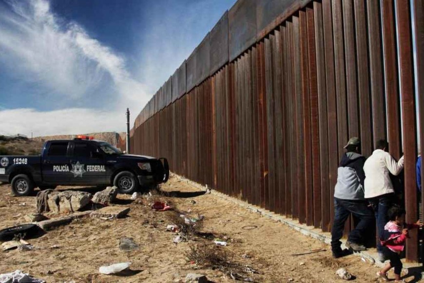 ELLITORAL_353066 |  Gentileza Joe Biden firmó un decreto para frenar la construcción del muro fronterizo que recorre parte del límite sur del país.