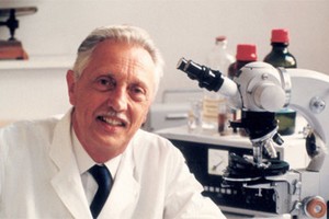 ELLITORAL_351268 |  Fundación Jérôme Lejeune Lejeune, que fue amigo personal de Juan Pablo II, fue el primer científico que detectó con sus investigaciones ese trastorno prenatal que causa en algunos casos abortos.