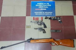 ELLITORAL_355123 |  El Litoral Este lunes, durante los allanamientos en Colonia La Criolla, tres armas de fuego fueron secuestradas. Una de ellas, de fabricación casera.