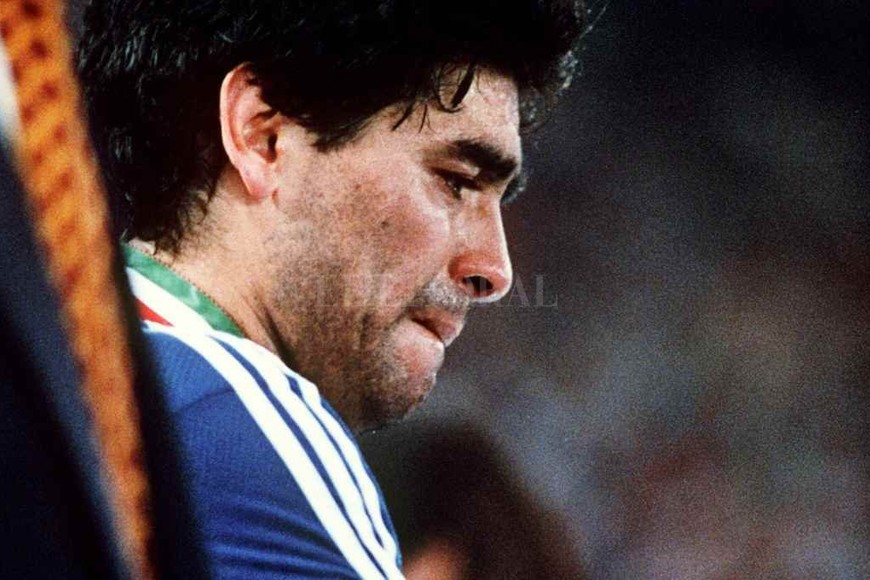 ELLITORAL_312385 |  Télam. Dolor infinito. Maradona no logra ocultar la desilución por la final perdida sobre la hora.