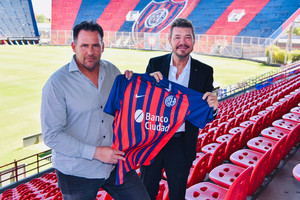 ELLITORAL_351169 |  @SanLorenzo Dabove junto a Tinelli luego de su presentación como DT