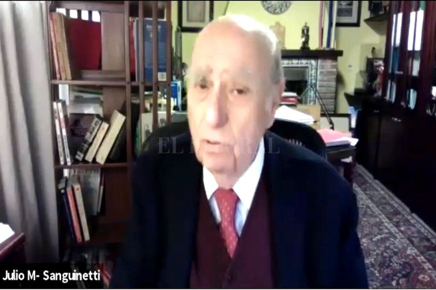ELLITORAL_318561 |  Gentileza Unas quinientas personas escucharon la disertación que Sanguinetti ofreció desde su hogar.