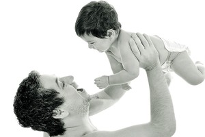 Archivo El Litoral El concepto de corresponsabilidad parental anima el pedido de un flamante papá. El régimen de licencias es especialmente injusto con los padres que adoptan.