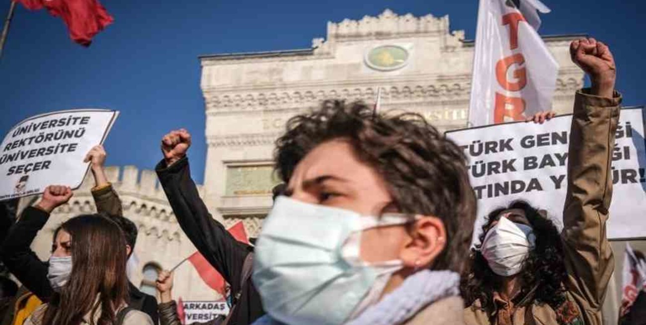 Aumentan las protestas universitarias contra el control de Erdogan en Turquía