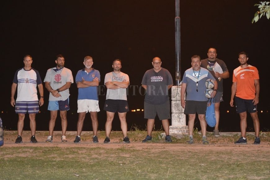 ELLITORAL_352954 |  Manuel Fabatía El staff técnico de La Salle, comandado por Roberto Sambrano, tercero desde la derecha.