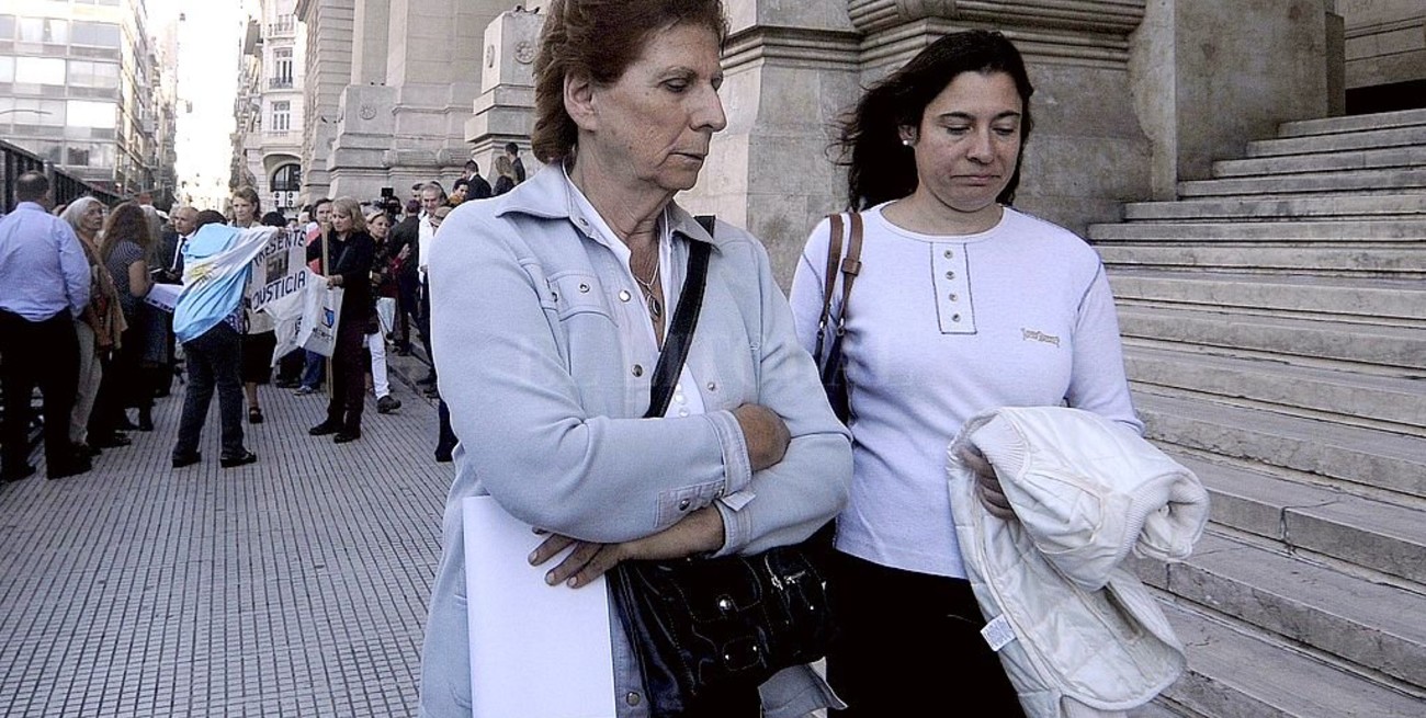 Embargan bienes y cuentas a la madre y hermana de Nisman